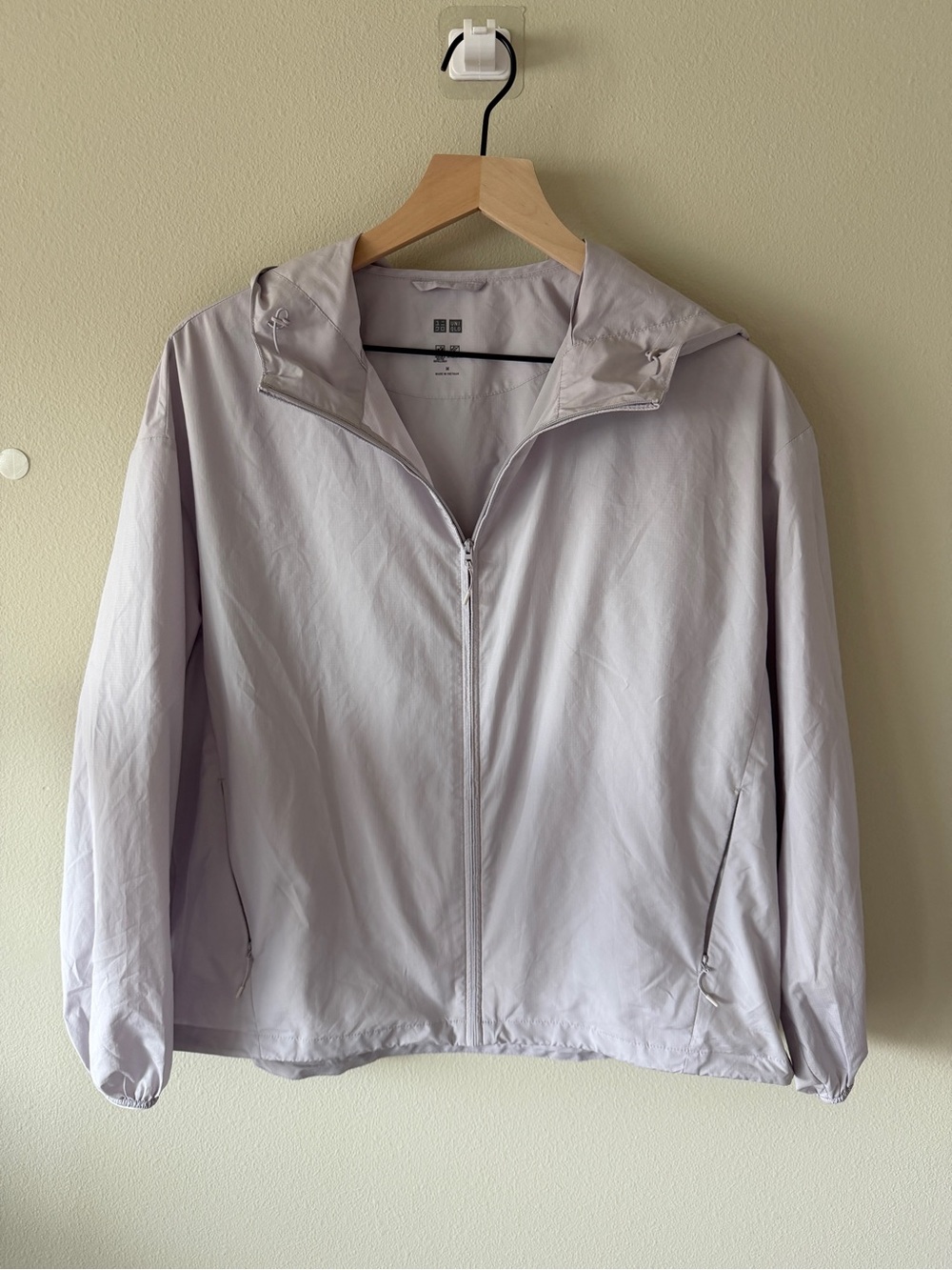 Uniqlo UV protection hoodie - Picture 2 of 6